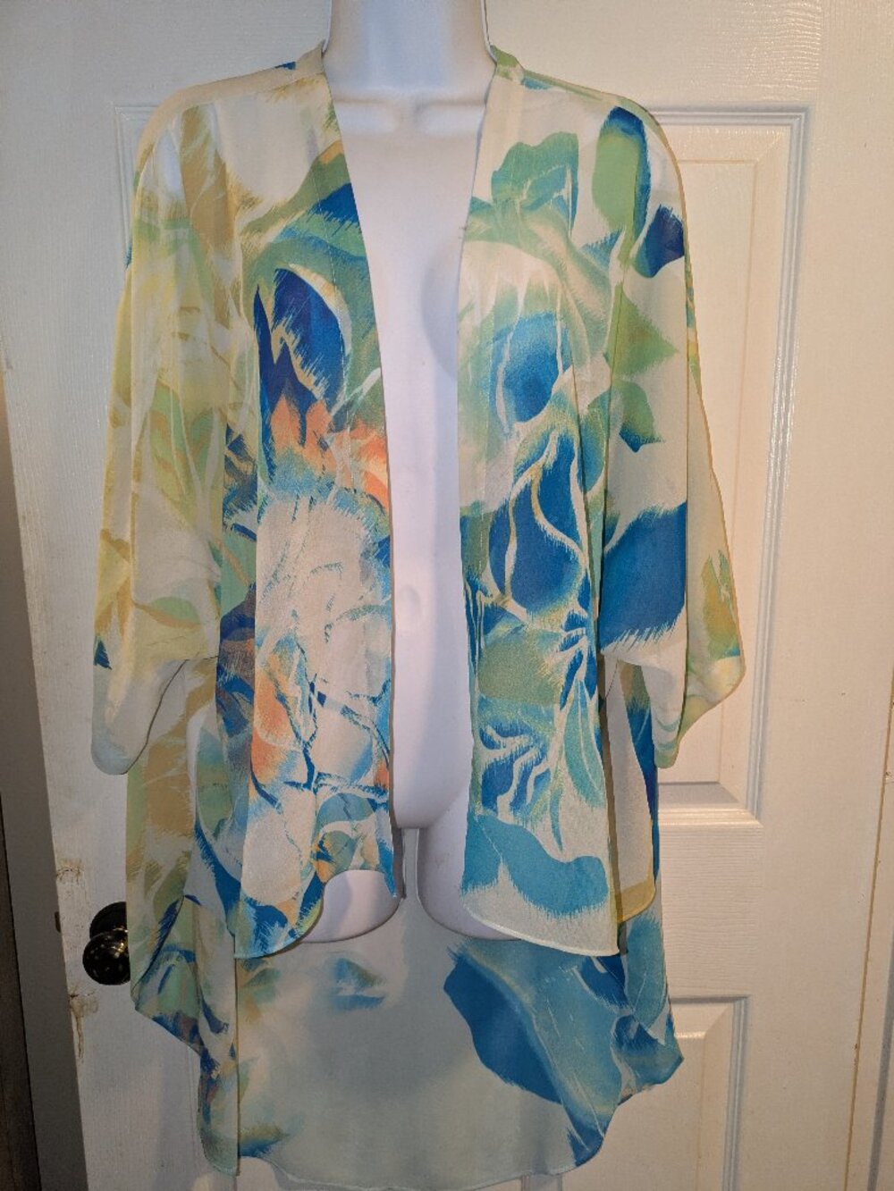 Beautiful Chico's kimona size small medium women